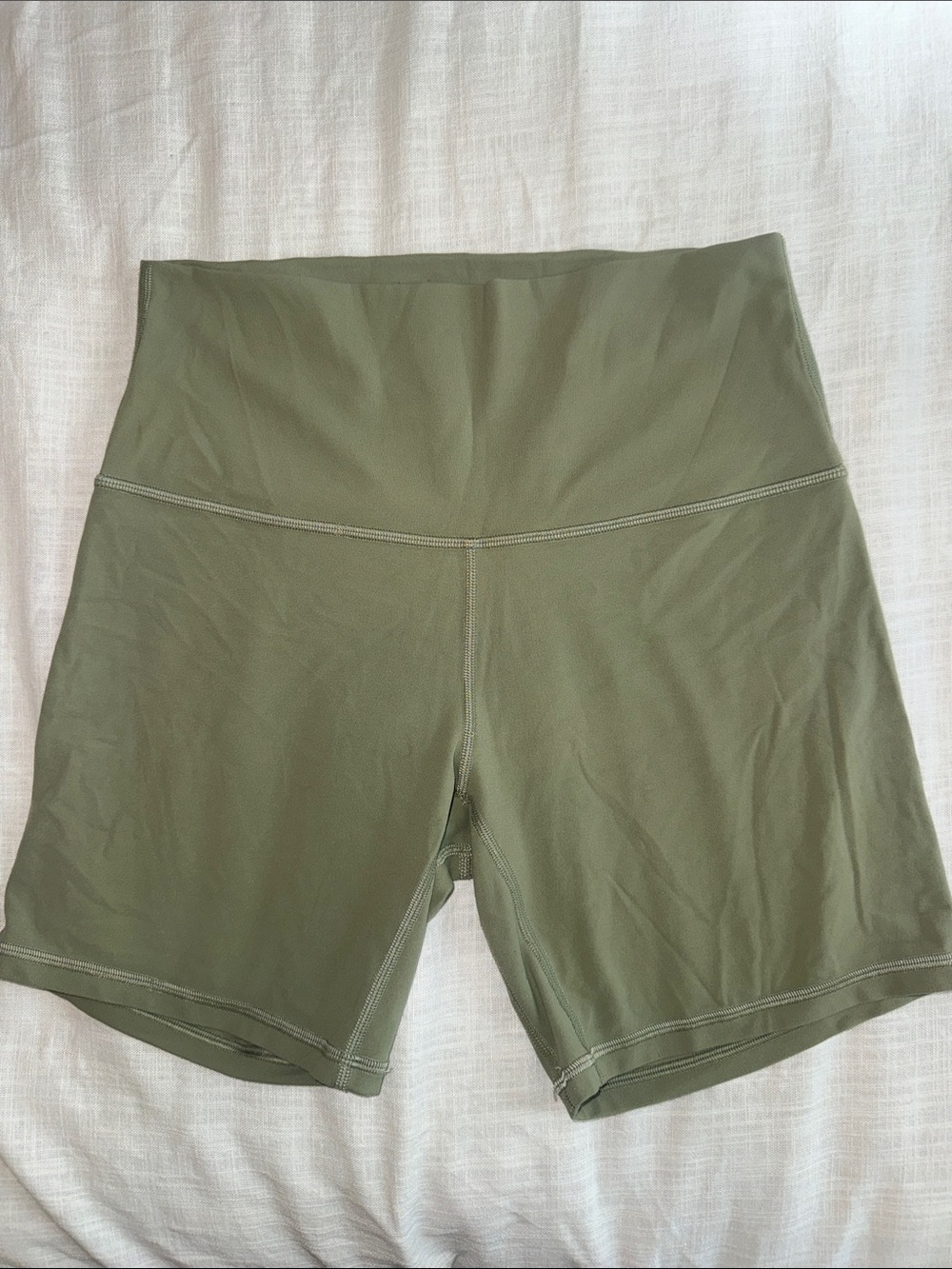 lululemon athletica 6” light Green align biker shorts. Size 8